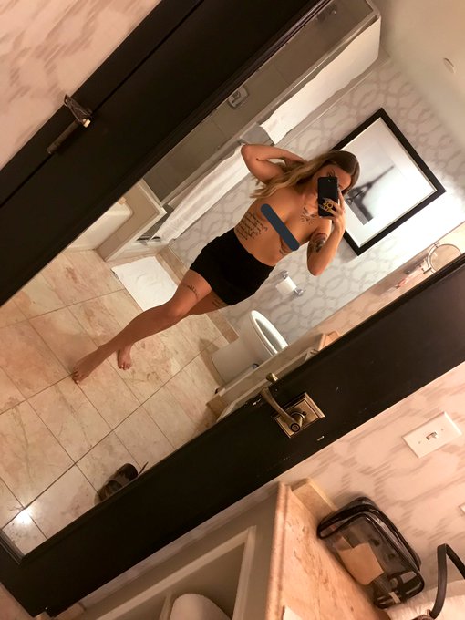 $17 lifetime premium Snapchat (18+) ✨ come get it while it&rsquo;s cheap ✨ https://t.co/Et4RyfKNQz