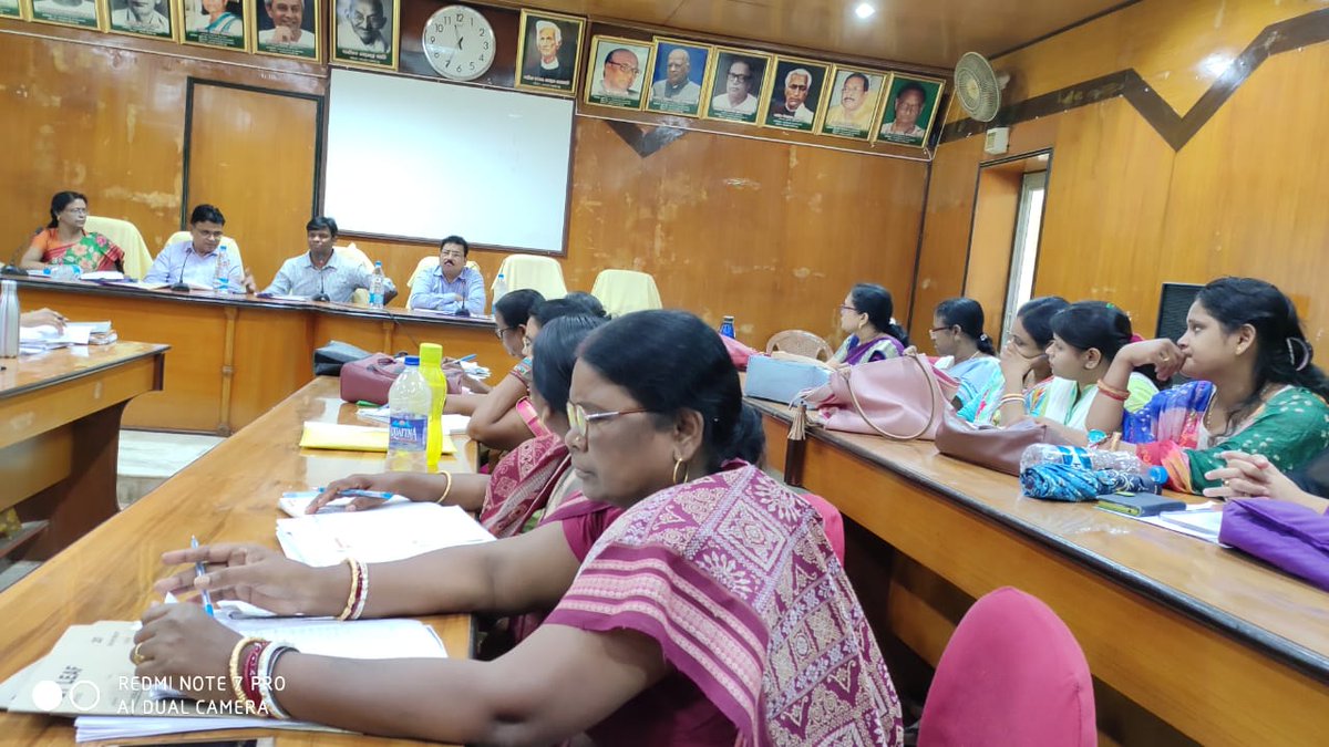 WCDOdisha's tweet photo. #MAMATA review meeting convened in the Collectorate Conference Hall under the Chairmanship of Collector &amp; DM Balesore. Project Director DRDA, Sub Collector, DSWO, CDPOs and DPC MAMATA also present on the occasion. Comprehensive action plan for #MAMATAScheme discussed in detail. https://t.co/2QSXBVZH86