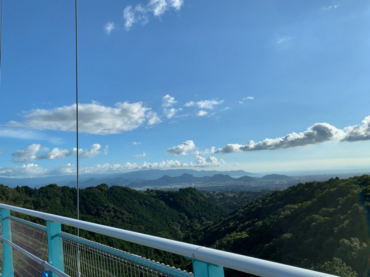 代打ホームラン 日本一の長さの歩行者専用吊橋ってことで行きたいと思ってた三島スカイウォーク 良い天気ですごく良い眺め 富士山も頂上がかろうじて見えた 吊橋の足場はコンクリートでできてるから安定してるけどめちゃ揺れるから結構怖い