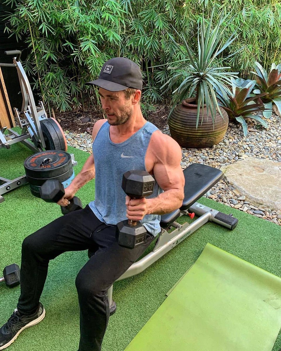 CHRIS HEMSWORTH fan tweet media