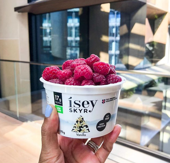 iseyskyr's tweet photo. A skyr a day keeps the doctor away! 👨🏽⚕️🍇
#slimmingworldblog #slimmingworldcommunity #protein #slimmingworlddiary #foodoptimising #slimmingworldfood #food #swfamily #swfollowers #swinsta #iseyskyruk #skyr #icelandicskyr #smartsnack #skyrtogo #snack #workoutsnack https://t.co/KpW6RivuVu