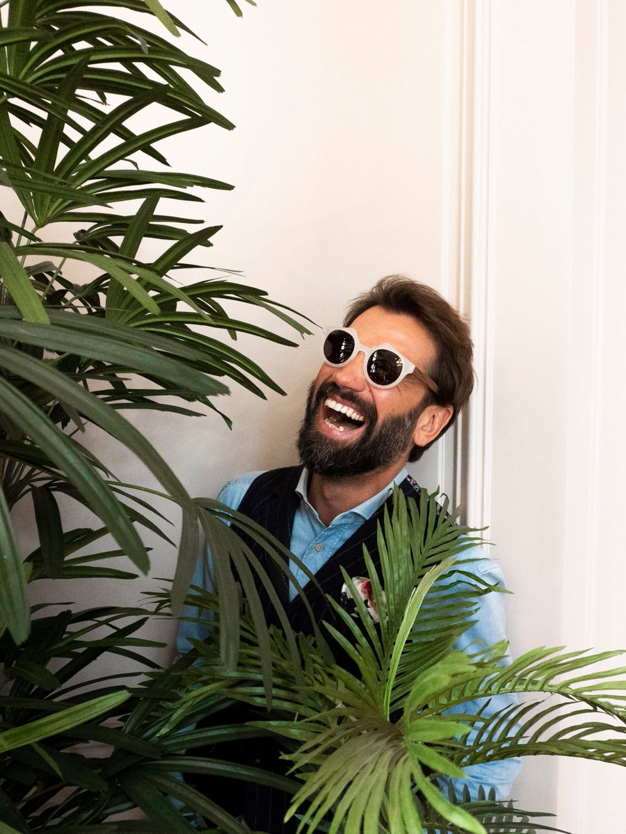 Zonnebrillen en waistcoats op degrotemarkt.be
