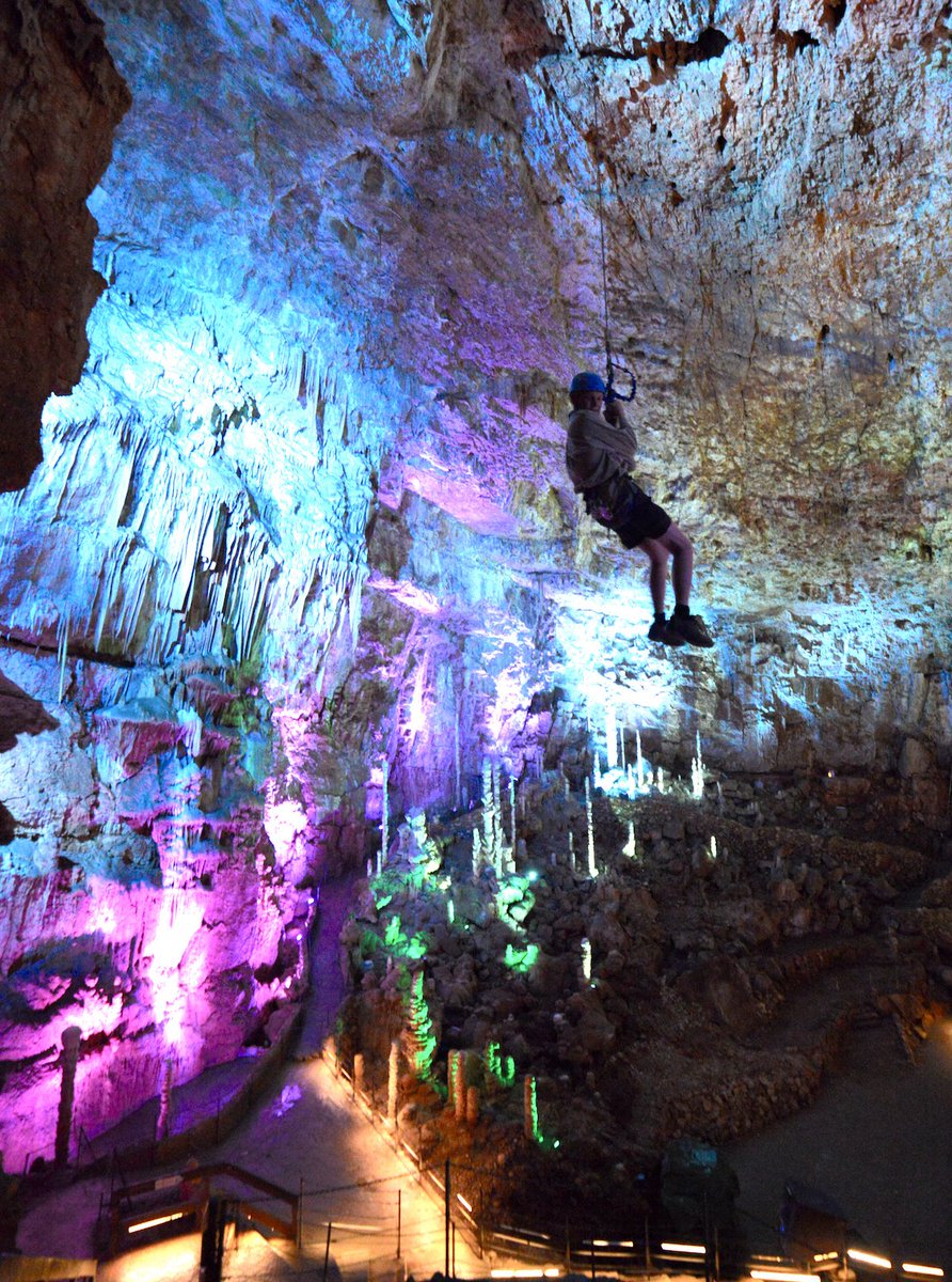 Participez à la prochaine Descente en Rappel par le Puits Naturel de l'Aven Armand 🤠🧗‍♀️🧗‍♂️
Prochaines dates : le 14 aout &amp; le 21 aout
Prix : 28€ / personne
Réservation par téléphone : 04 66 45 61 31
Plus d'infos : bit.do/e4iQF
#visitegrotte #vacanceslozère