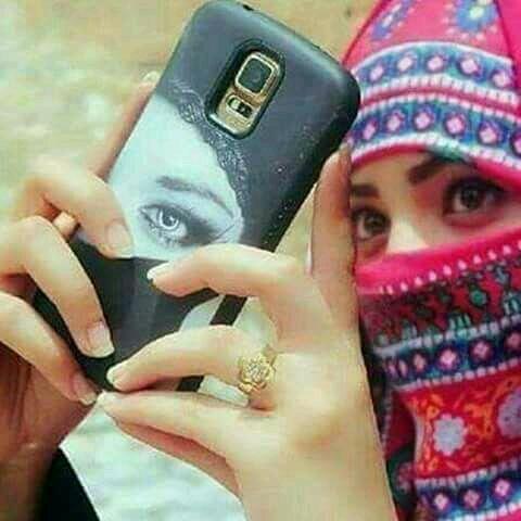 تهب العواصف عاتيه والجبال جبال.. يدورالفلك وظروف الايام ملتفه.. بيوت الشرف للطيب واهل الكرم مدهال.. سوات النهر لافاض يسقي هل الضفه.. رجال لياجار الزمن للرجال ضلال.. تعز الرفيق ودايم تاقف بصفه.. كل عام وانتم بخير ...