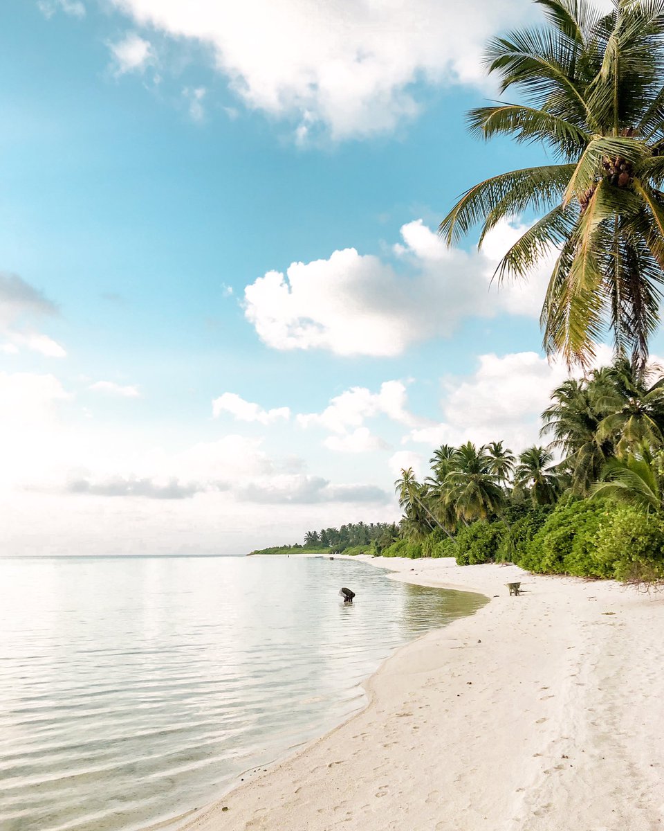 I feel at home when I am closer to nature. 🌴🌊

#maldives #visitmaldives #aharengeraajje #raajjethere