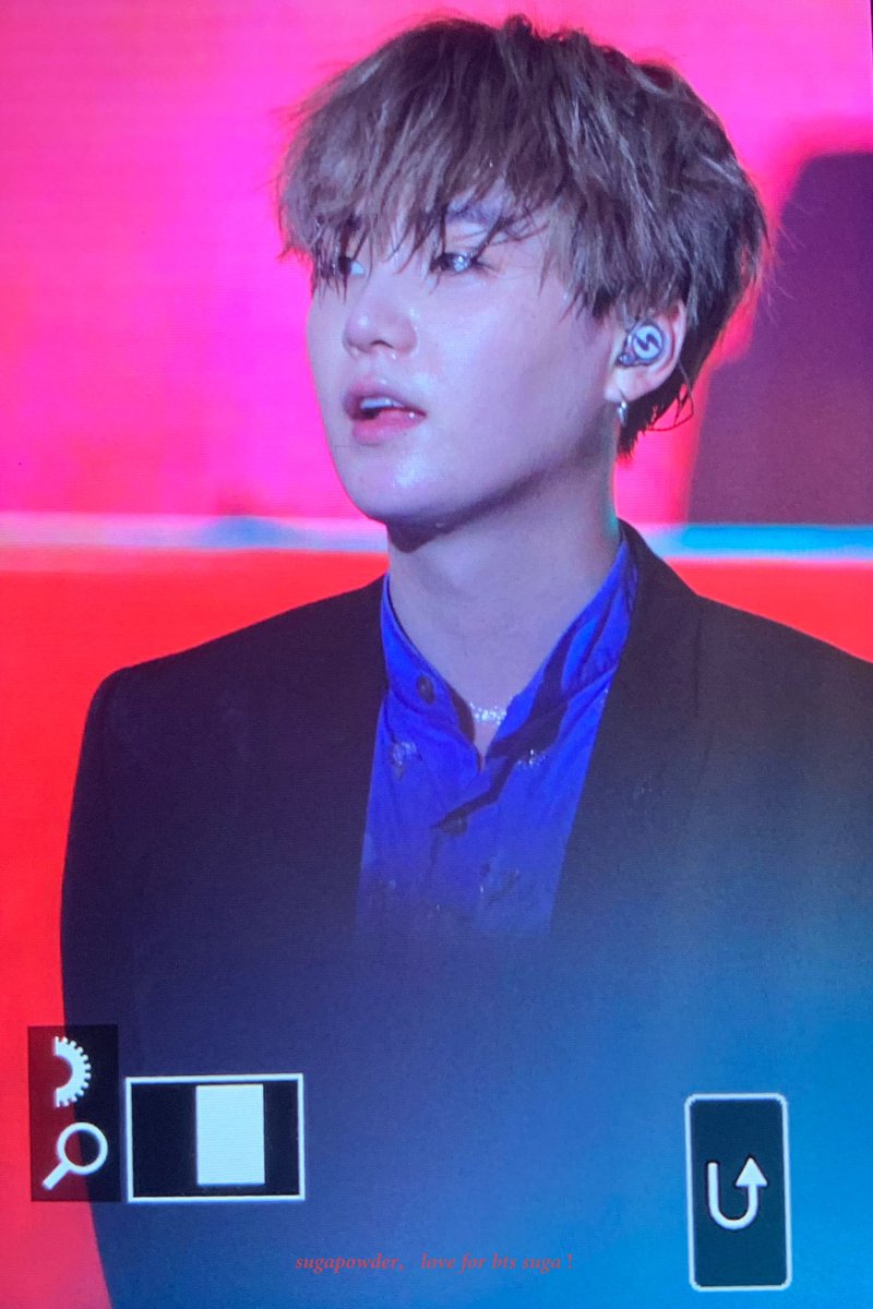 Sugapowder_0309's tweet photo. 190811 롯데콘서트

진짜 울고싶다... 하..ㅠㅠ
스탠딩 밀고 저리치이고ㅠㅠ
 #BTS #SUGA #민윤기  @BTS_twt https://t.co/1fsnWPGDEK