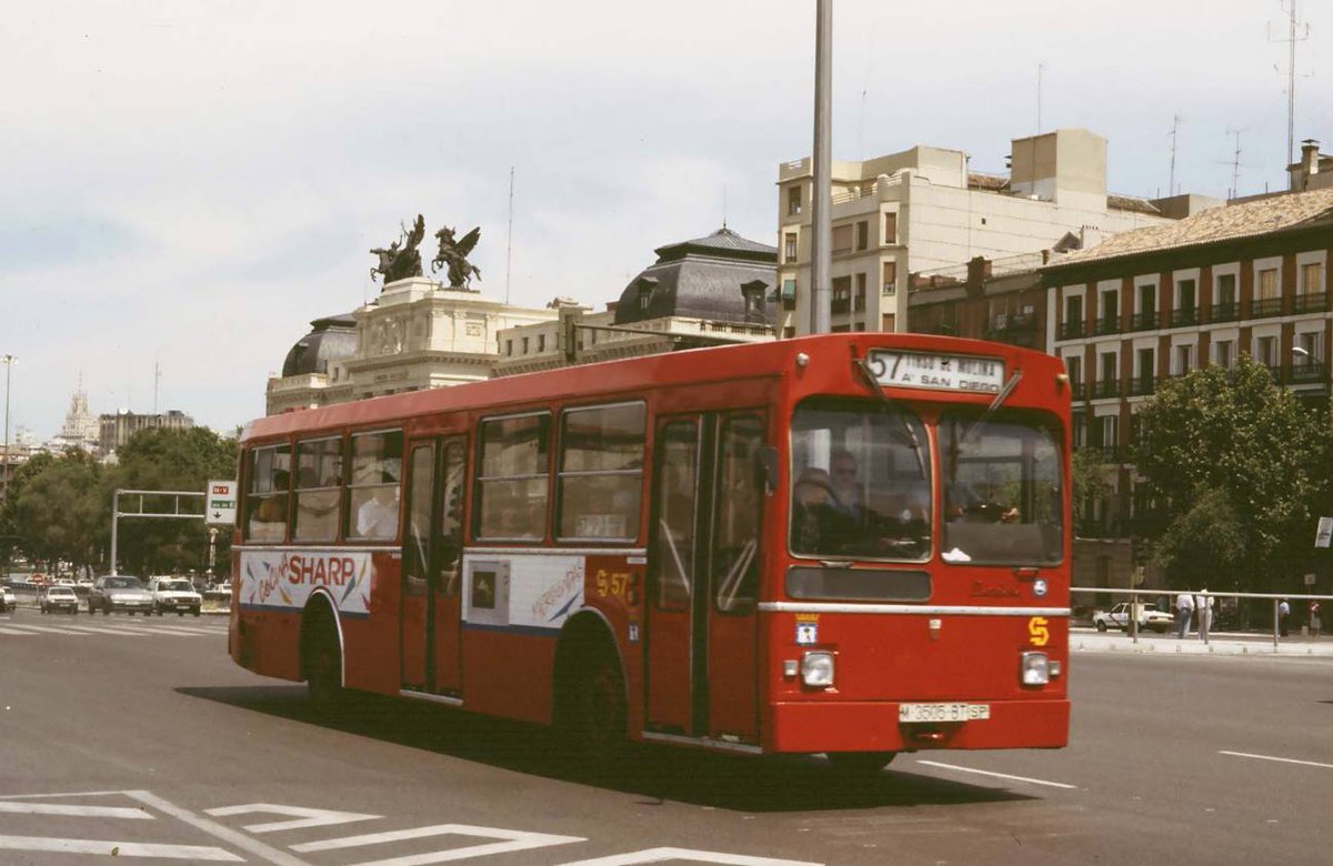 EMTmadrid's tweet photo. En agosto del año 1991, el Pegaso 6050 🚍 se retiraba del servicio en EMT. Supuso una revolución en el transporte urbano tanto por su diseño como por su motor. EMT contó con 576 unidades más 13 unidades adicionales por la absorción del servicio de la empresa TRAPSA. https://t.co/Dv1JolEdb7
