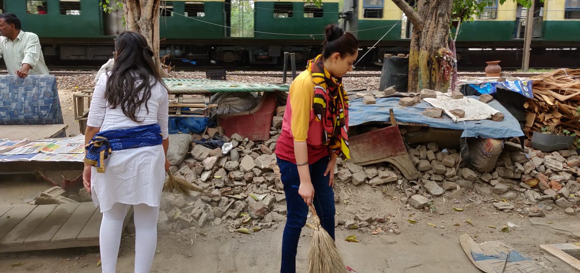 AartiYa69681230's tweet photo. Cleanliness Drive 1 - Basti Vikas Kendra, Kirti Nagar
#SBSI #SwachhSummer #SwachhBharat #swachhbharatabhiyan #NSS https://t.co/BIlGJwavEY