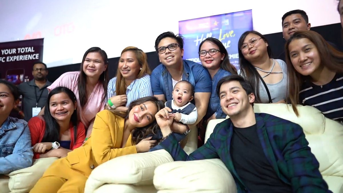 jwiththerose's tweet photo. Super ganda ng video! 
Watch what happened when #HelloLoveGoodbye premiered in UAE! 

 Full video here: https://t.co/qLoPu188B2
@aldenrichards02 
#HelloLoveCentralDay https://t.co/jlj4k0SZG7