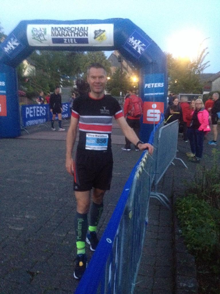 UltraloperArjan's tweet photo. Vandaag, als voorbereiding op de UTMB nog een Ultra Marathon (58km) gelopen in mijn trainingsgebied in de Eifel. De Monschau Ultra Marathon. Een Europa Cup Race. Gefinisht na 4.24 uur. Op de 8e plaats. Dus prachtige uitslag. https://t.co/26Bkj2Fqzz