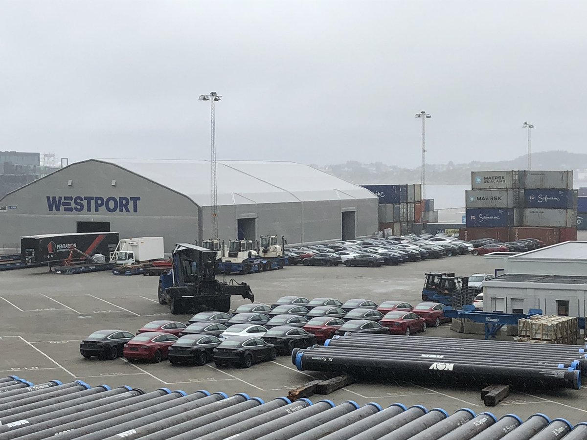 NorwegianModel3's tweet photo. About 100 Teslas at Risavika near Stavanger this morning. No decals on many, which suggests that these are Standard Range Plus. Autoprestige will also deliver cars to Bergen, Ålesund and Trondheim on this round. https://t.co/pO3en4B1TQ