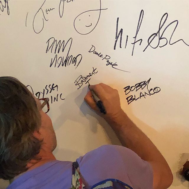 When your idols pop in to work with you... Basement who?#proudestmoment #housemusic #housemusiclovers #shoreditch #recordingstudio #soundengineering ift.tt/33rMA5K