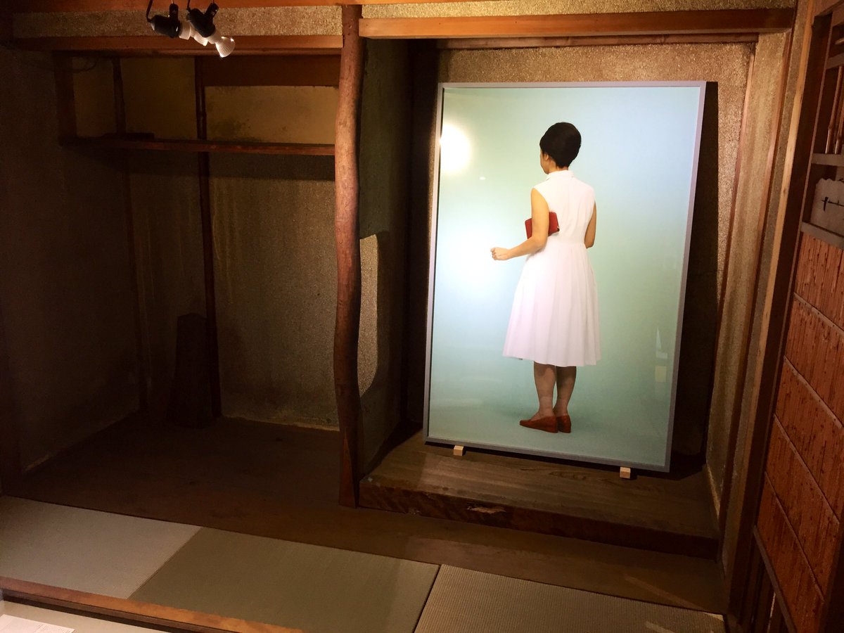 photon_web's tweet image. 四間道・円頓寺エリアは点在する民家やギャラリースペースを巡る形式。この展示方式、いかにもアートフェスって感じで好き。靴脱いで「こんにちはー」って入っていく感じ好き。
しかも公式アプリで場所をナビしてくれて便利。
でも時間切れだな。もう一泊か。