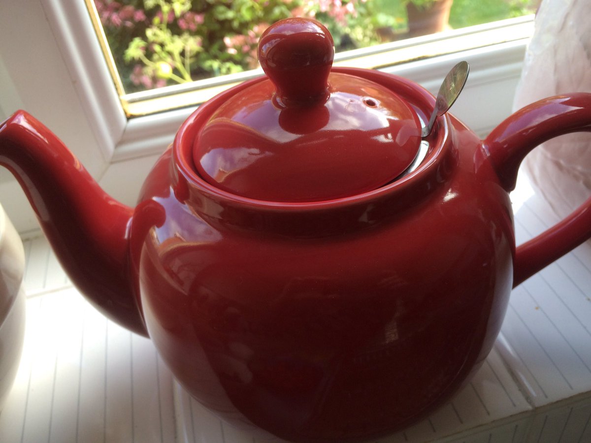 PaulaWhitcher1's tweet photo. Just caught up with Jo Durrant’s Beautiful Universe #JDBU @BBCGlos particularly fascinated by the science of afternoon tea ahead of our next research meeting 🤣 please find my latest charity shop bargain - loose leaf tea memories of my gran circa 1970’s https://t.co/J6AET1sid9