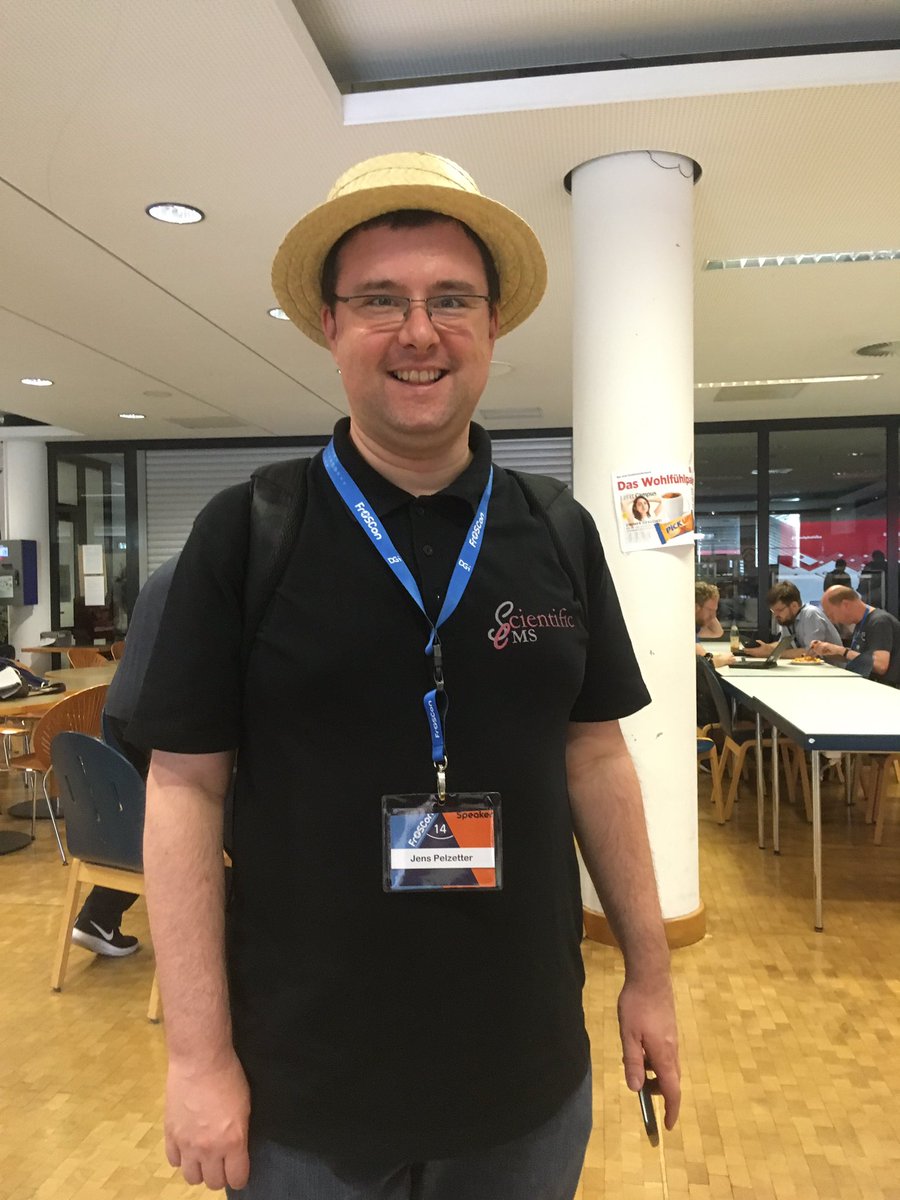 cmsgarden's tweet image. Thank you @jens_pelzetter for beeing #cmsgarden ambassador #FrOSCon14 #scientificcms