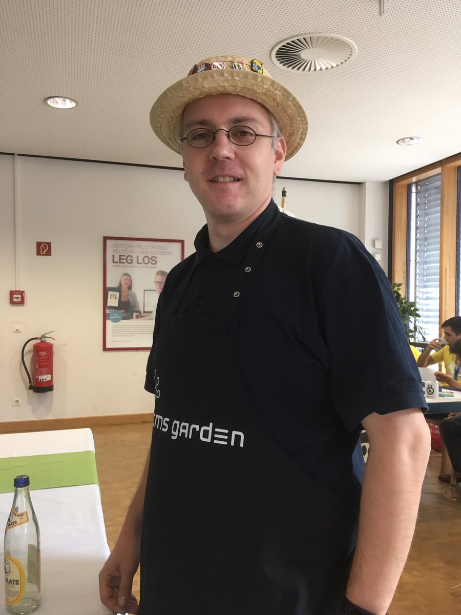 cmsgarden's tweet image. Thank you @nullbytes for beeing #cmsgarden ambassador #FrOSCon14 #WordPress