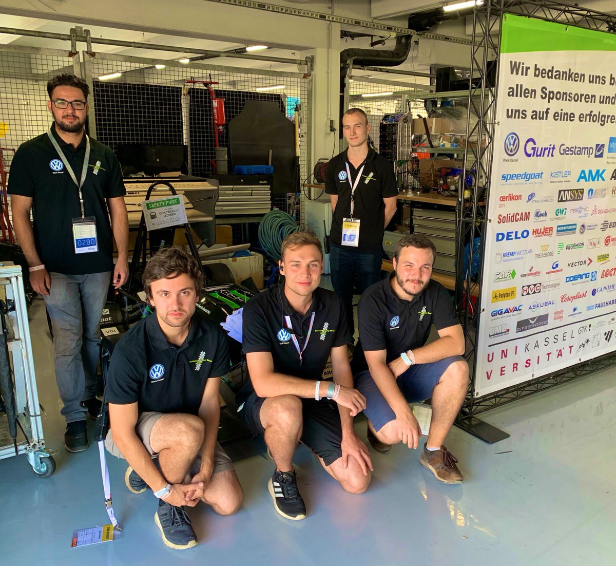 gestamp_es's tweet image. ¿Sabes cuáles de los equipos #FormulaStudent patrocinados por #Gestamp participan en @FormulaStudentG ?

🏁 @OWLRacing 
🏁 @HerkulesRacing 
🏁 @UVigoMotorsport 
🏁 @FormulaUC3M 

#FormulaStudentGestamp 🏎 #FSG19 #FSGermany
