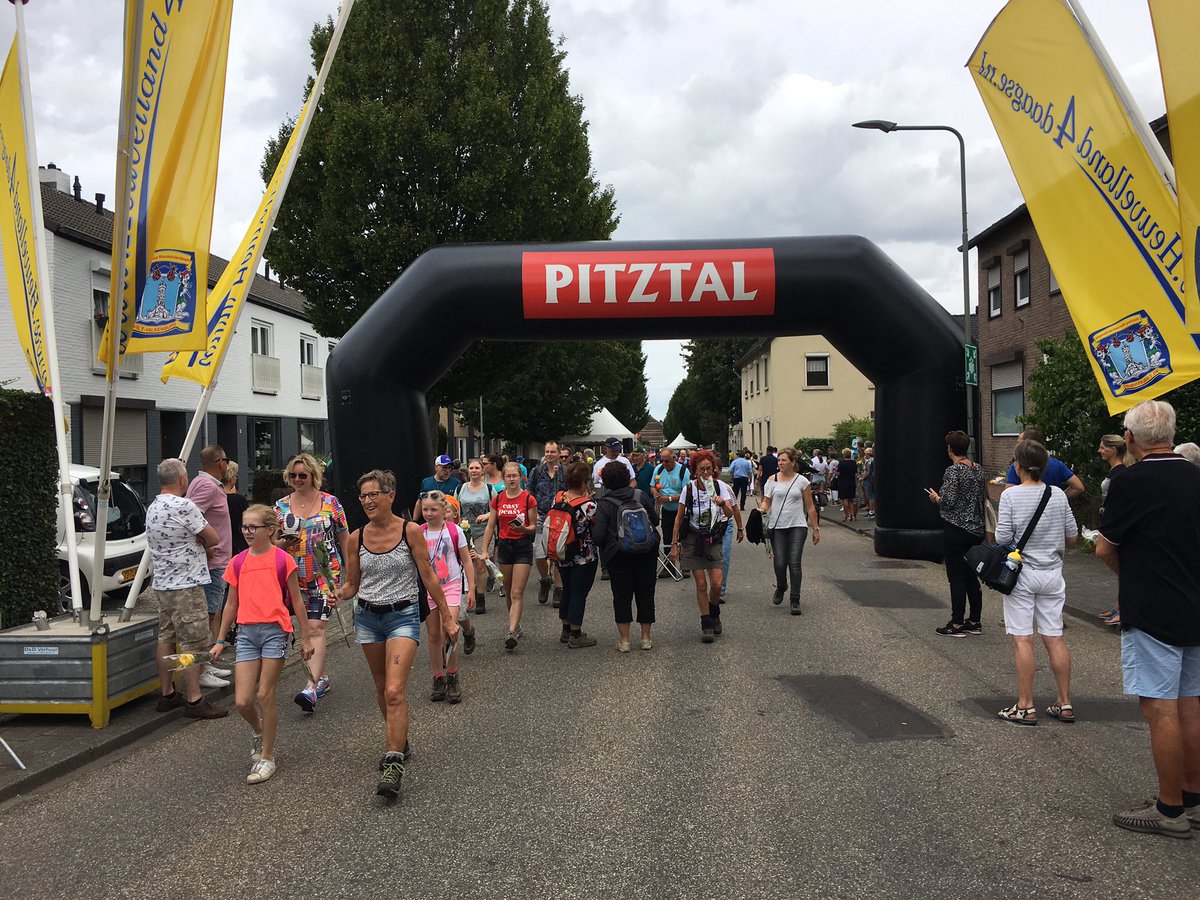 Binnenkomst 32e Heuvelland4 Daagse in volle gang. Ook deze kanjers.