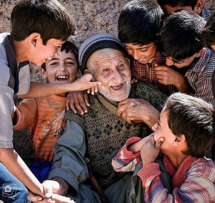 Kitapcumlelerii's tweet photo. #RamazanBayramı'nızı kutlar, sevdiklerinizle birlikte mutlu bir bayram geçirmenizi dileriz. 😊 https://t.co/AqHtdUsTxi