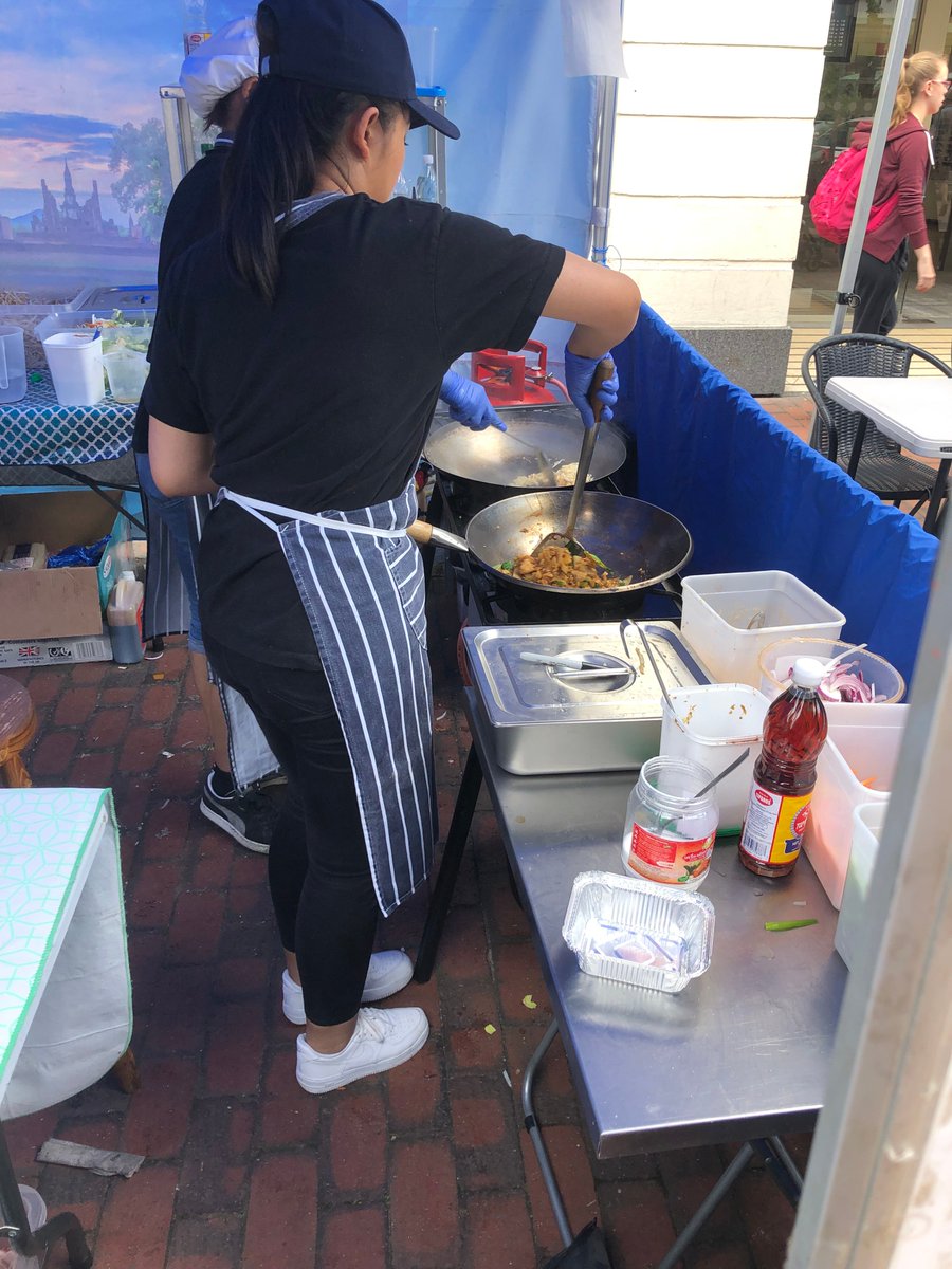 EBBoroughMarket's tweet photo. Come and see what's cooking down at the Sunday market today! Or if you're not feeling peckish and want a browse instead, then no fear, we have plenty of lovely gifts stalls here too! https://t.co/tqg9OiCAJ8
