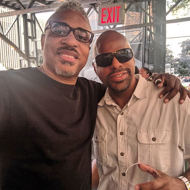 SekouWrites's tweet image. Flashback to the @hermusicofficial concert on Friday. Me and @treid99 chilling I'm in the VIP area ... naturally. 😁😎😂 #outchere #wheresekou #summerstage #vip ift.tt/2GY7n7C