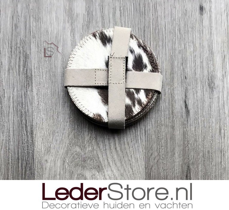 LederstoreNL's tweet photo. 🔥IN DE SPOTLIGHT🔥

Deze leuke set koeienhuid onderzetters met verschillende kleuren en een luxe gestikte rand😍

Bekijk ze allemaal op -> https://t.co/QIuPSzyxmD

#interiordetails #koeienhuid #lederstore #taxidermy #cowrug #cowhide #luxury #koeienvel #gift #cadeau #onderzetter https://t.co/lmv3V7v9A9