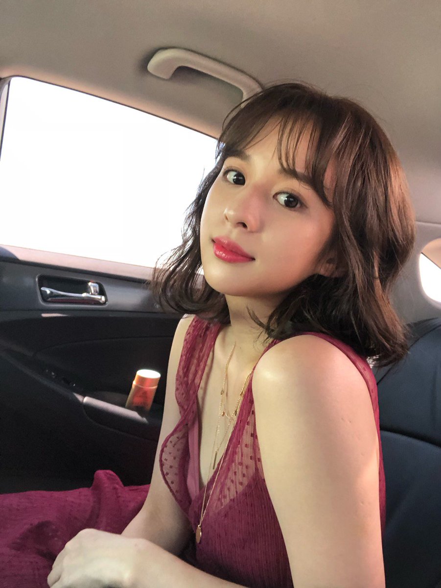 山上愛 この時はメイクさんにやってもらったのですが 全体的に巻いて顔まわりサイドの毛をピンで軽くとめていました この時の撮影のメイク受けてるところも動画で撮ったので 情報解禁になったらyoutubeにあげますね