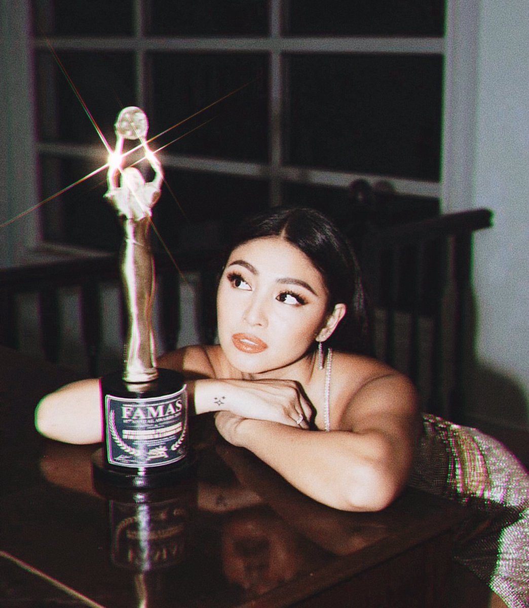 Ретвиты. nadine lustre with her trophies. 