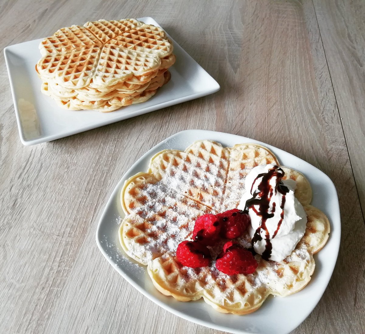 Allbacka1's tweet photo. Ohne viele Worte: einfach Lecker 😋😋😋 #waffeln #backen #essen #backlust #lecker #herzwaffel #yummi #mitsahne #puderzucker #waffelmitpuderzucker #himbeeren #süß #süssigkeiten #Sonntag #genuss #wiedasduftet https://t.co/Ztj28PPYPQ