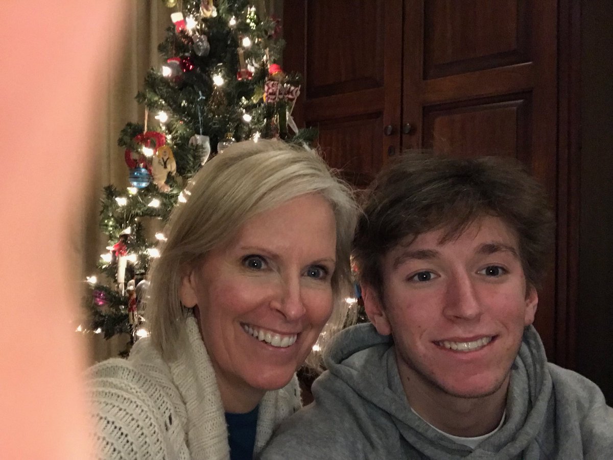 BenStager's tweet photo. Happy Birthday Mom! ❤️🎊 ⁦@DrStager⁩ https://t.co/BJCwXxcrt6