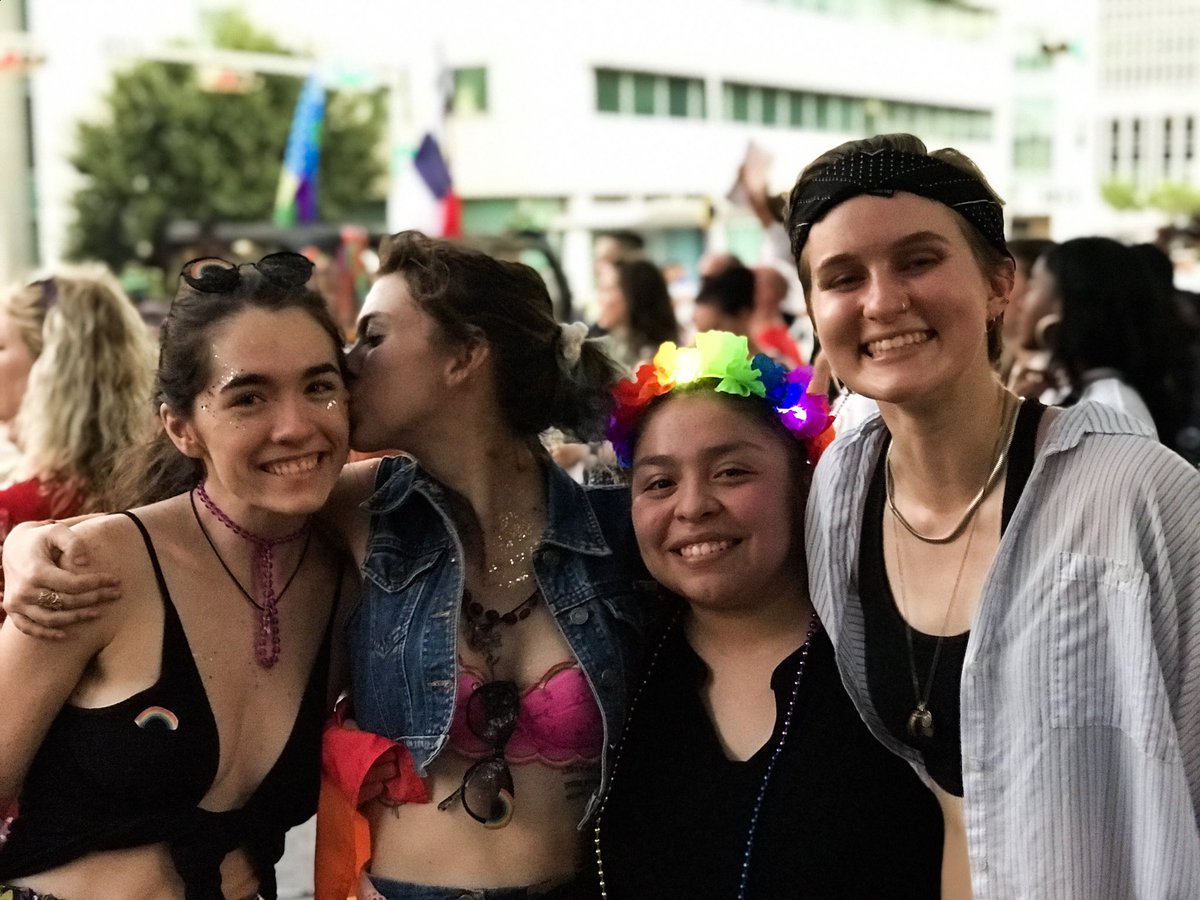 kateboard_'s tweet photo. met so many wonderful souls at #PRIDEAustin https://t.co/RL29KUJFjJ