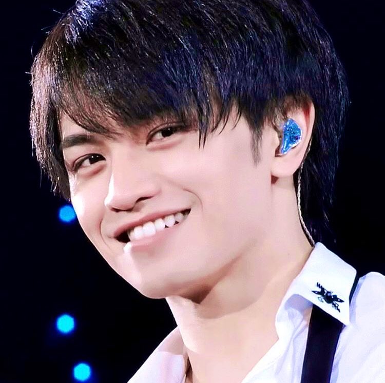 らぐ على تويتر 愛すべきトンチキだった初期 一家に一台のラブホリファンサマシーン 犬みたいなお顔だけど猫みたいな四肢 胴短脚長 ダンス パフォーマンス 2次元ですか あなたは 笑った時のほうれい線 脚腰全て 中島健人さんのここがすき まだまだある