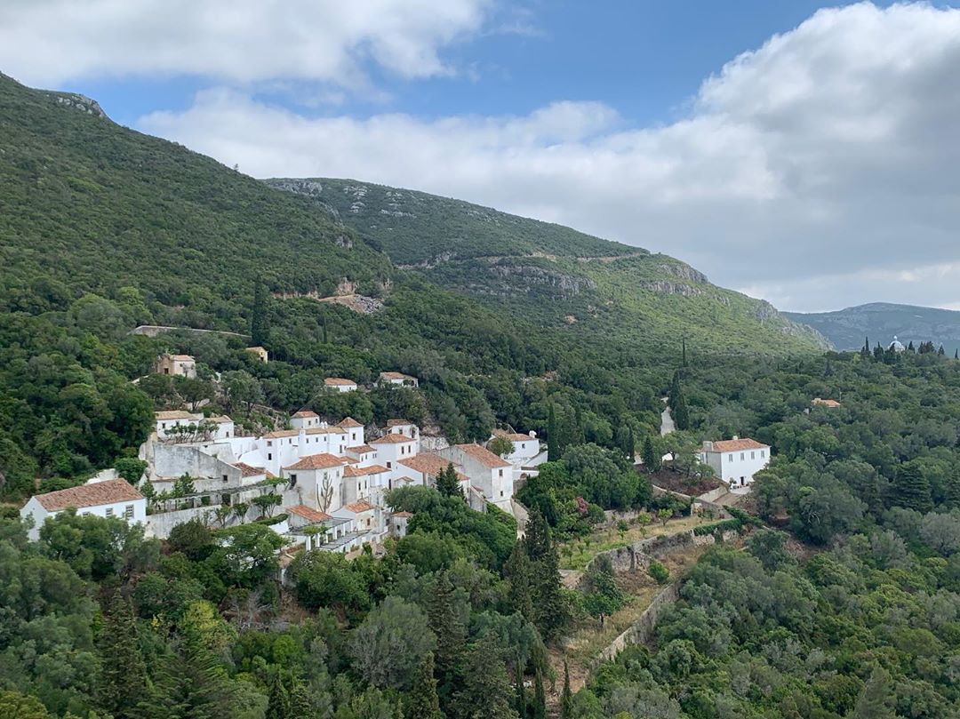 visit_lisboa's tweet photo. When you visit Lisboa, set aside a day to explore the amazing Arrábida Nature Park. Besides the pretty hidden beaches and views of the stunning Sado estuary you’ll see as you climb the hills, the Arrábida Convent awaits.

#VisitLisboa 
📷 by rbabo https://t.co/yqJBuC6Itn