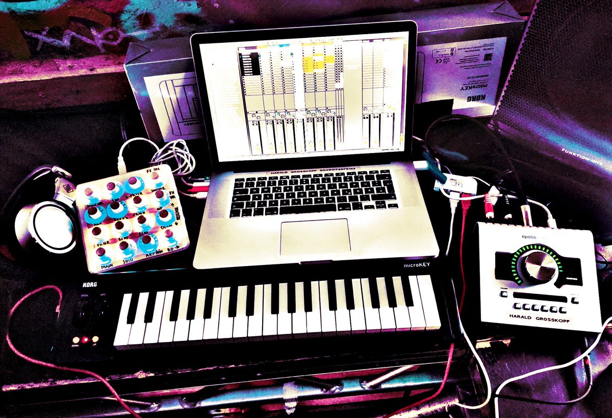 jamesemarks's tweet image. Synthesist Reloaded &amp;amp; Krautwerk #Flow 

Harald Grosskopf @synthecist live at #TheCyberDrØne @BoomtownFair with #GlitchInTheMachine #VR

#ThirdMind #FreekPixels #PsychFi #LeaveNoTrace #BoomtownCH11 #MixedReality 🌳⚛️🌈🤖👽⚡