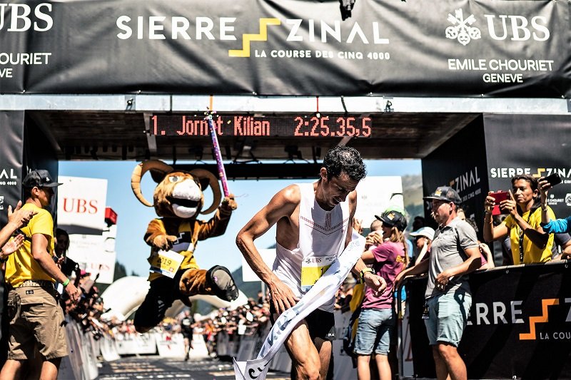 turi_ski's tweet photo. Atletas #KilianJornet y #MaudeMathys “revientan” el récord  #SierreZinal rebajando 4' anteriores tiempos. Edición 2019  la más rápida de la historia de la carrera de #trailrunning más antigua de Europa en la región del #Valais #Suiza.       
Info AQUI ➡️ https://t.co/PDKWcXs0AS https://t.co/uNj0b6AEG3