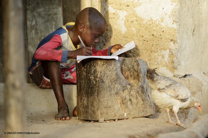 UNICEFEducation's tweet photo. Globally, over 50 % of primary school-aged children do not reach the minimum proficiency level in reading. 

The challenge is not about simply building schools. It is ensuring quality learning #foreverychild.🌱🌼☀️ https://t.co/ucHtfYbbvo