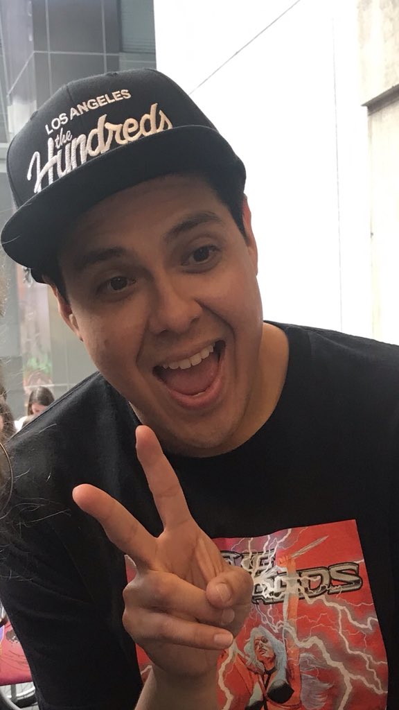 BroadwayDogs's tweet photo. So sad that this Amazing show is closing😭 When I walked into the Lyceum I only knew 2 songs from the play and a short synopsis of the show. When the show finished I became a super fan and obsessed with BMC!! BMC has taken over my life!! @BeMoreChill @georgesalazar @MrJoeIconis https://t.co/CQLyKTtnq6