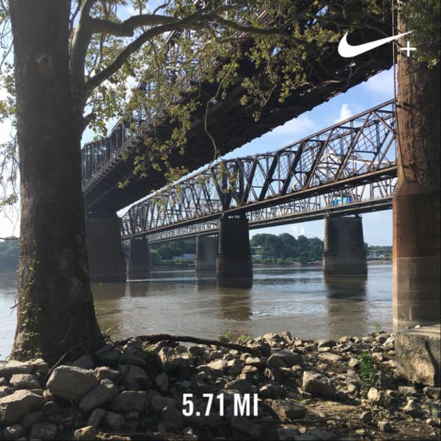 MemphisMichael's tweet photo. It was more walking than anything this morning. That Arkansas side tho. Beautiful and a shade to rest. #run #run901 #memphis #bigrivercrossing https://t.co/30yFKTnjE9