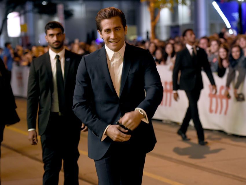 boston_informer's tweet photo. Jake Gyllenhaal took his French model girlfriend to Martha's Vineyard https://t.co/23MbLVg51L https://t.co/I6hDmZ298w