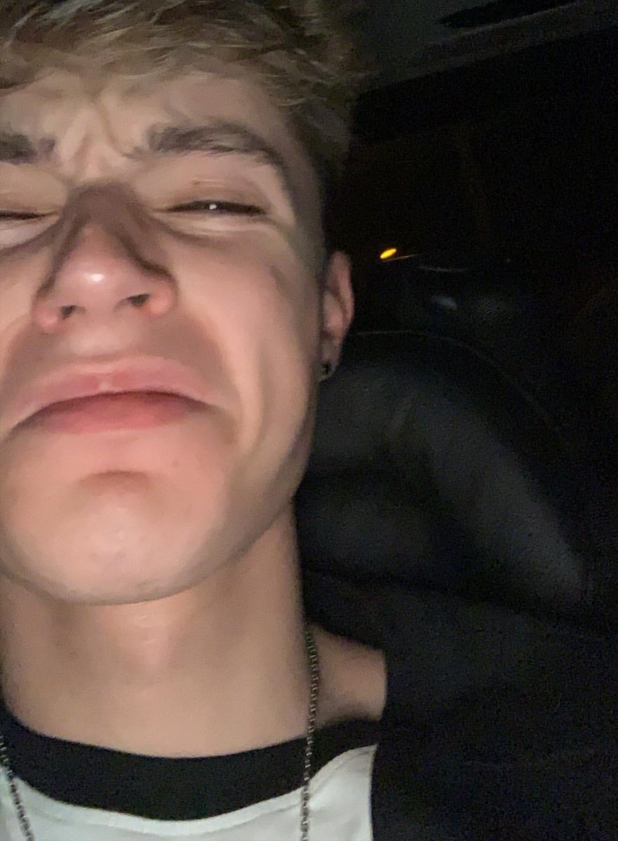 suncantwell's tweet photo. me watching the tca knowing i work tomorrow but i want to see @HRVY perform and win that :
My #TeenChoice for #ChoiceBreakoutArtist is @HRVY . https://t.co/MSol6UOP1q