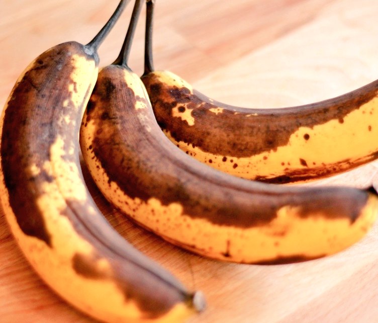 SuzeGuillaume's tweet photo. Don't throw away those bananas. #veganbananafritters #Caribbeanfun #SundayBrunch #avacadooneverything https://t.co/J1kYkwO6kh