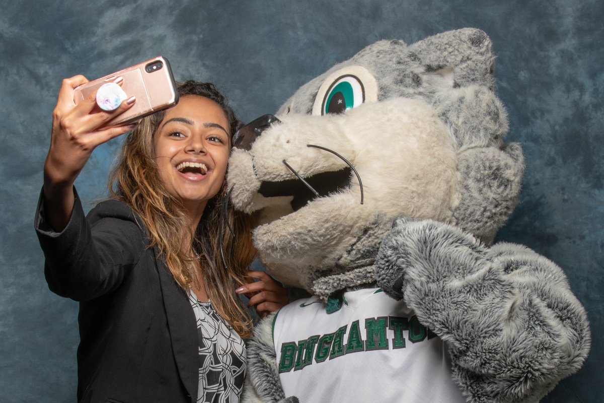 ExecMSinHealth's tweet photo. Fun fact! #Manhattan #health #systems #grad students only come to the main #Binghamton campus for their 3-day Orientation weekend. (Unless they want to come back to hang out with Baxter...) #BingPride @bing_watson @binghamtonu #NYC #NYCHSE 🎓⚕️🐻😺 https://t.co/I1xrXIU943