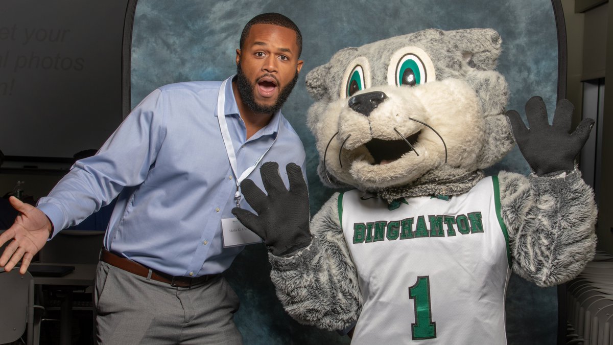 ExecMSinHealth's tweet photo. Fun fact! #Manhattan #health #systems #grad students only come to the main #Binghamton campus for their 3-day Orientation weekend. (Unless they want to come back to hang out with Baxter...) #BingPride @bing_watson @binghamtonu #NYC #NYCHSE 🎓⚕️🐻😺 https://t.co/I1xrXIU943