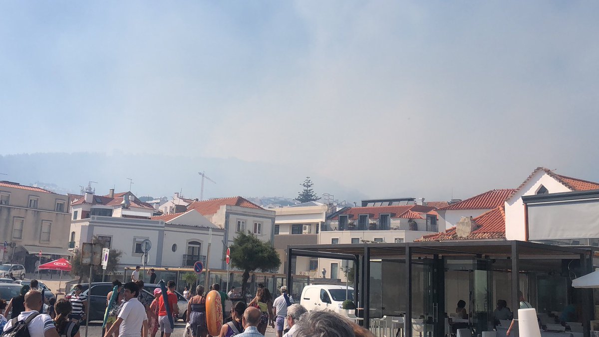 josemorgado's tweet photo. Fogo em Sesimbra. https://t.co/VnHaiPuMF2
