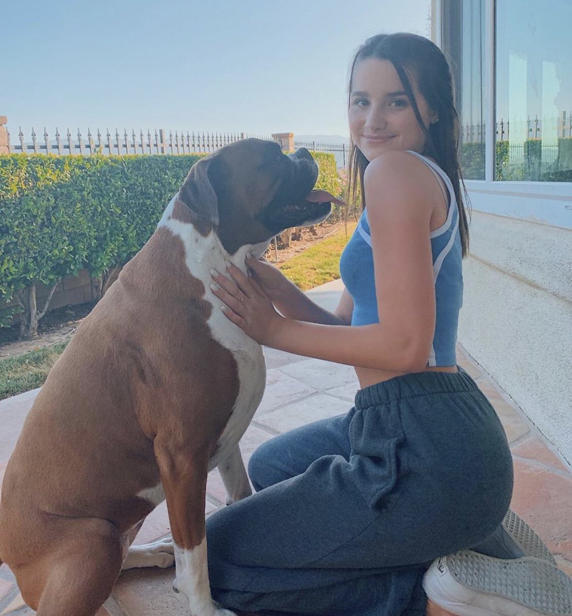 VOTEFORANNIESH1's tweet photo. VOTE FOR THIS GIRL @annieleblanc #ChoiceMusicWebStar https://t.co/Zpt1G5VYKf