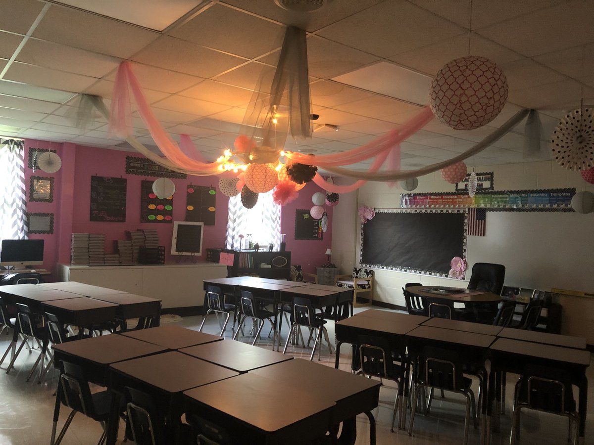 BayesMarcia's tweet photo. Loving my new classroom decor and the kids seem to like it as well! Looking forward to a great year! #loveteachingmath https://t.co/WTCMhKlrLn