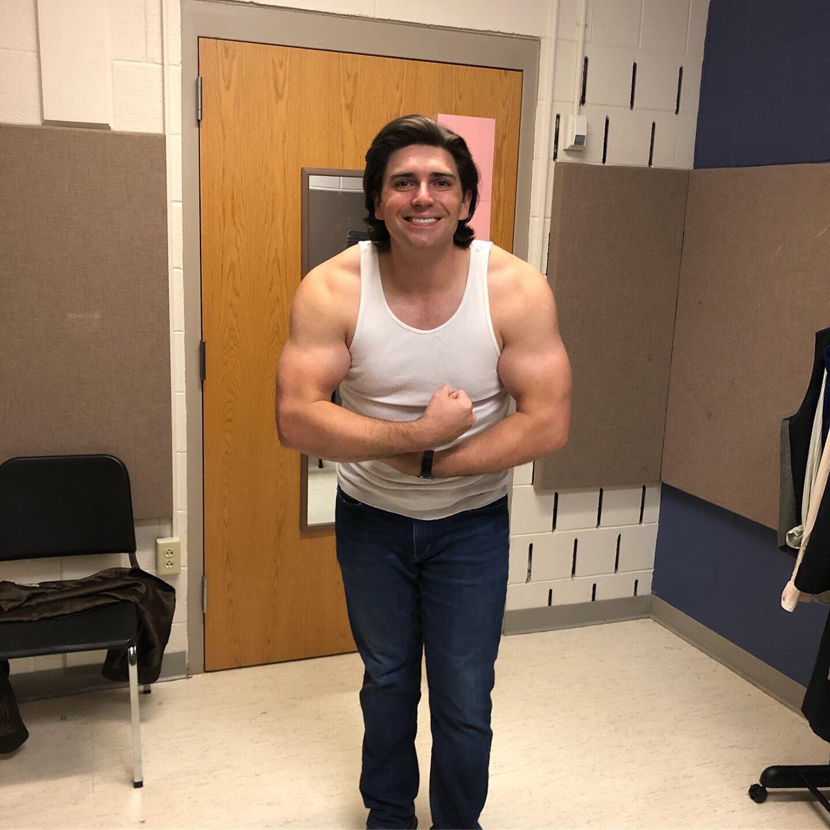 DavidPershall's tweet photo. When a director says “tank top for Act 4” baritones say “time to bulk up!” - wishing everyone an enjoyable closing night performance of La Bohème!
.
.
.
#laboheme #Marcello #fingerlakesopera #canandaigua #NY #opera #baritone #bulk https://t.co/d380xsZCs5
