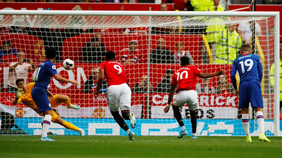 premierleague's tweet photo. HALF-TIME Man Utd 1-0 Chelsea

Rashford gives the hosts a slender lead in what’s been a frenetic opening half

#MUNCHE https://t.co/1QrodwFeHe