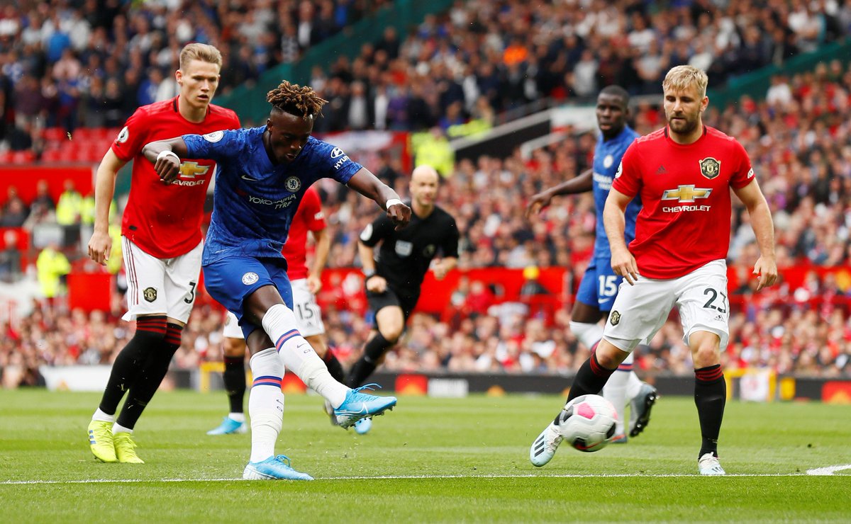 premierleague's tweet photo. HALF-TIME Man Utd 1-0 Chelsea

Rashford gives the hosts a slender lead in what’s been a frenetic opening half

#MUNCHE https://t.co/1QrodwFeHe
