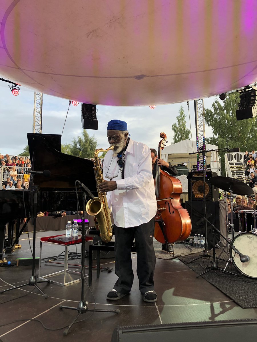 otsolax's tweet photo. Ihan mielettömän huikea Pharoah Sanders @Nordea_FI’n #GlobeBalloon stagella ja tupa aivan ääriään myöten täynnä, eikä ihme! 😍 @flowfestival #Nordeaflow #mylife https://t.co/Y6kF2QUufe